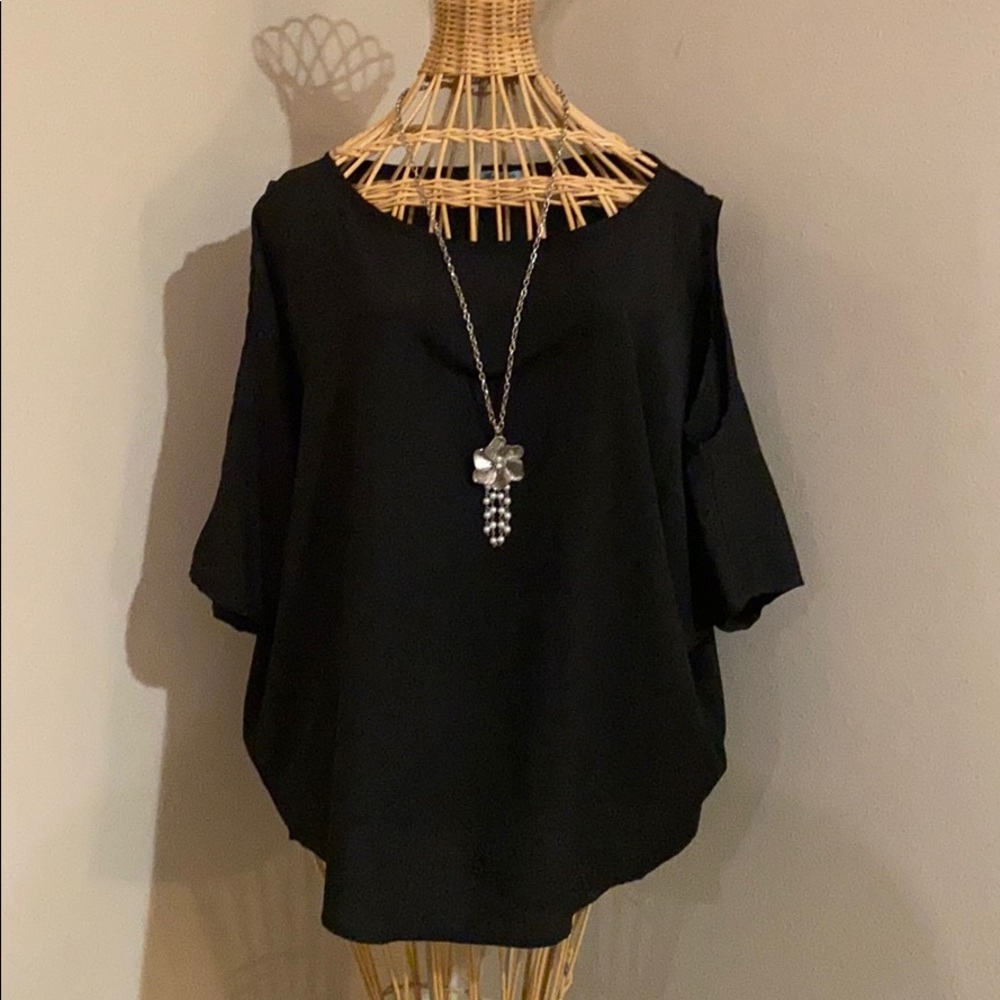 🌙✨ Black Cold Shoulder Top